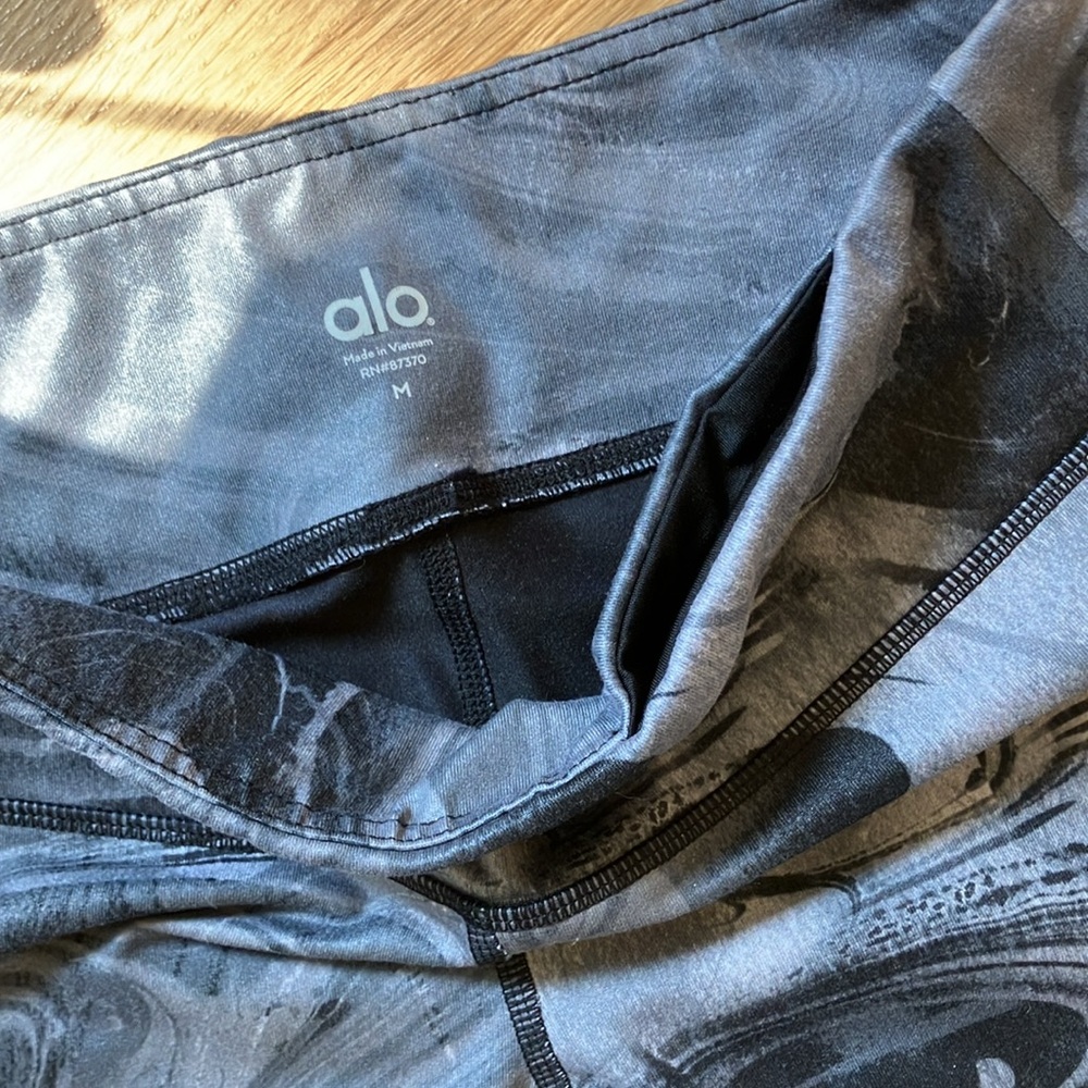 Alo Yoga Goddess Leggings sz M - Picture 5 of 7